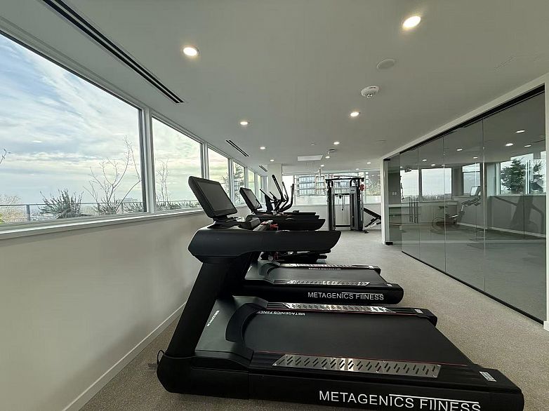 704 8405 GRANVILLE STREET, Vancouver BC V6P 4Z9