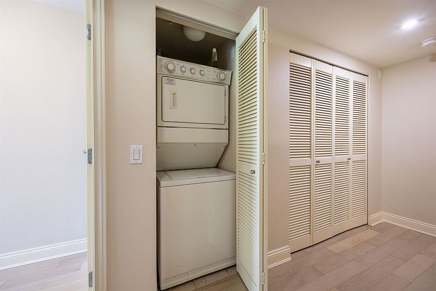 205 638 W 45th Avenue