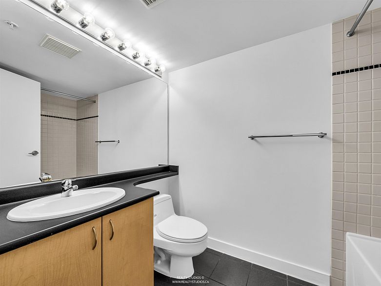 303 1688 Robson Street