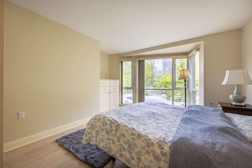 205 638 W 45th Avenue