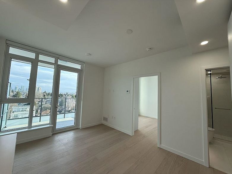 704 8405 GRANVILLE STREET, Vancouver BC V6P 4Z9