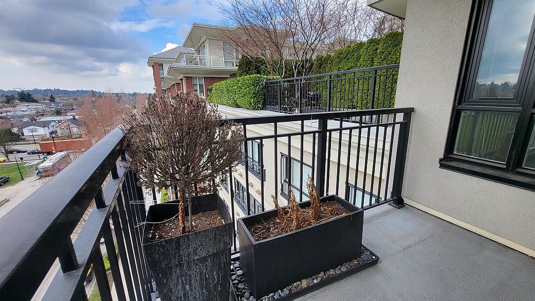 654 1483 E King Edward Avenue