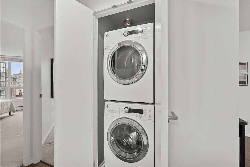 1603 388 Drake Street