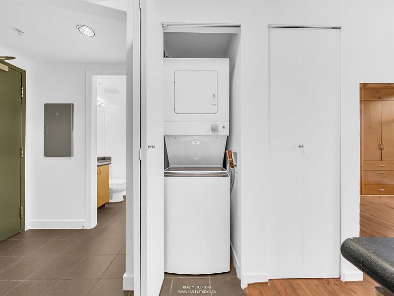 303 1688 Robson Street