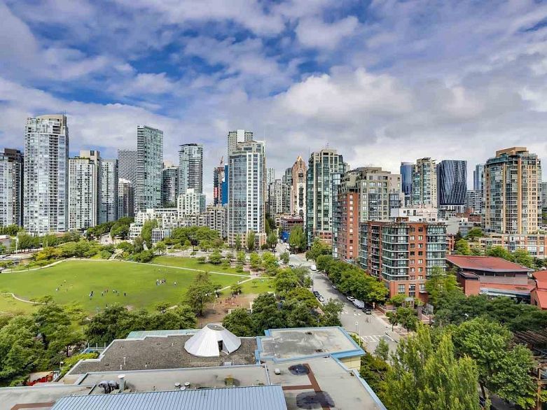 1601 1383 Marinaside Crescent