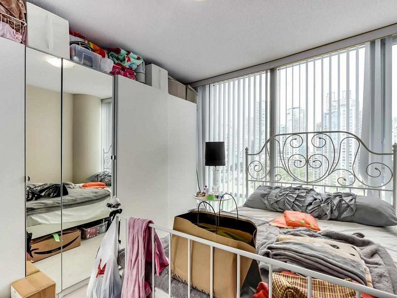 1601 1383 Marinaside Crescent