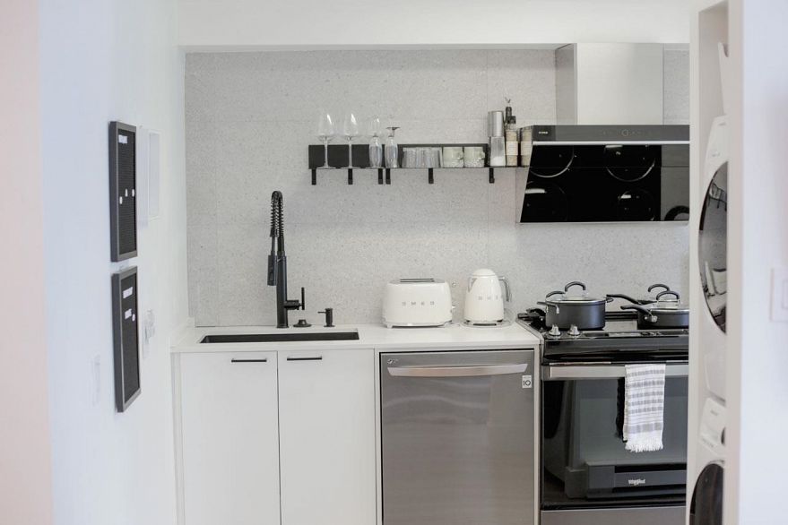 805 1166 Melville Street