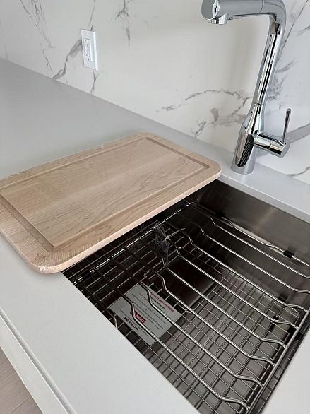 704 8405 GRANVILLE STREET, Vancouver BC V6P 4Z9