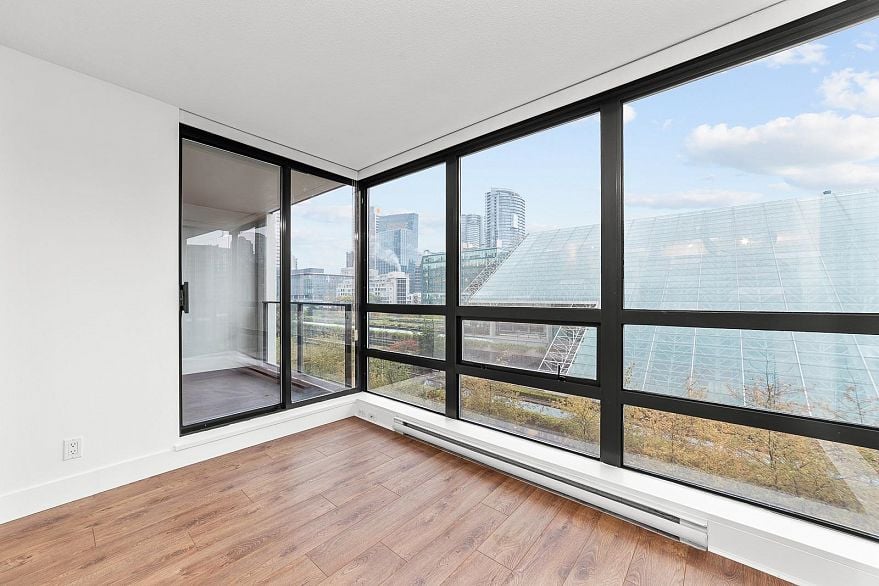 602 933 Hornby Street