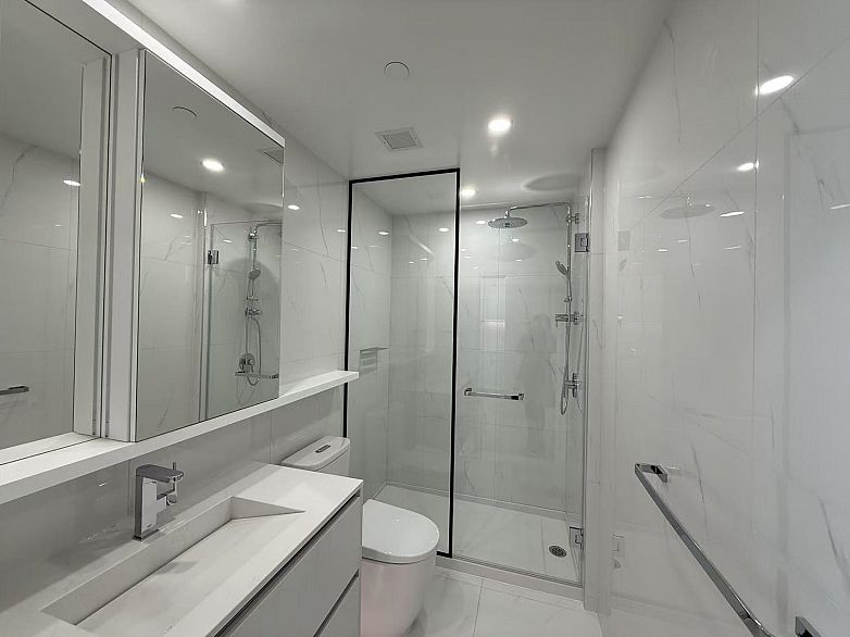 704 8405 GRANVILLE STREET, Vancouver BC V6P 4Z9