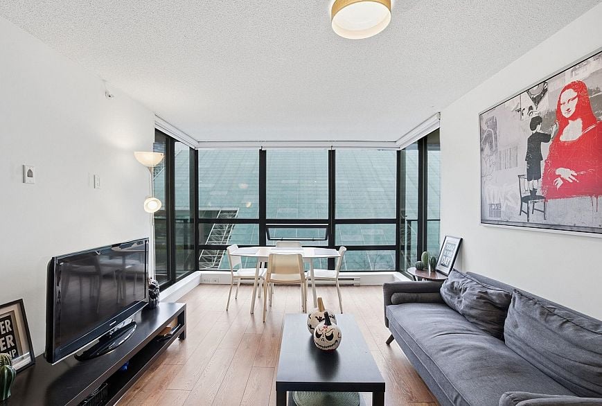 602 933 Hornby Street