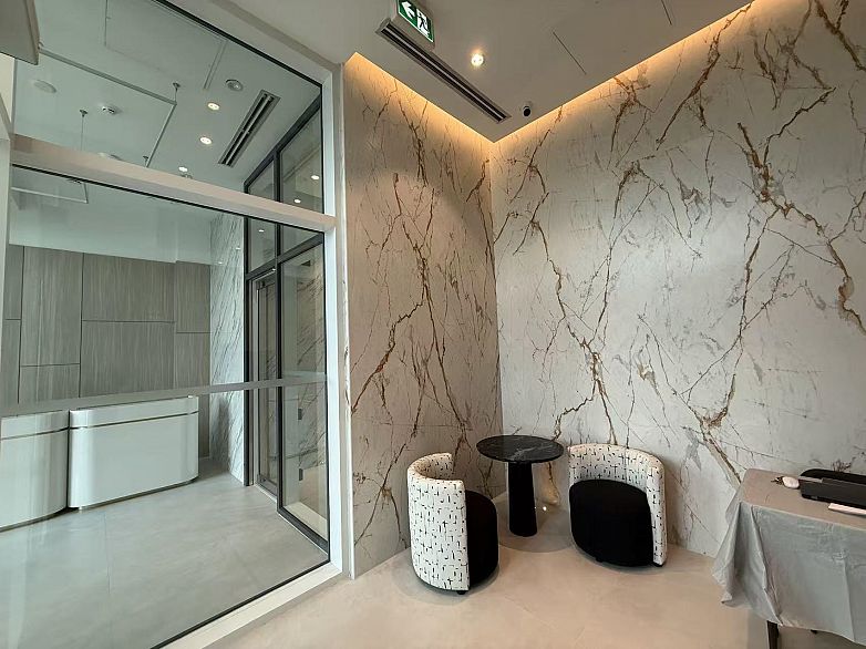 704 8405 GRANVILLE STREET, Vancouver BC V6P 4Z9