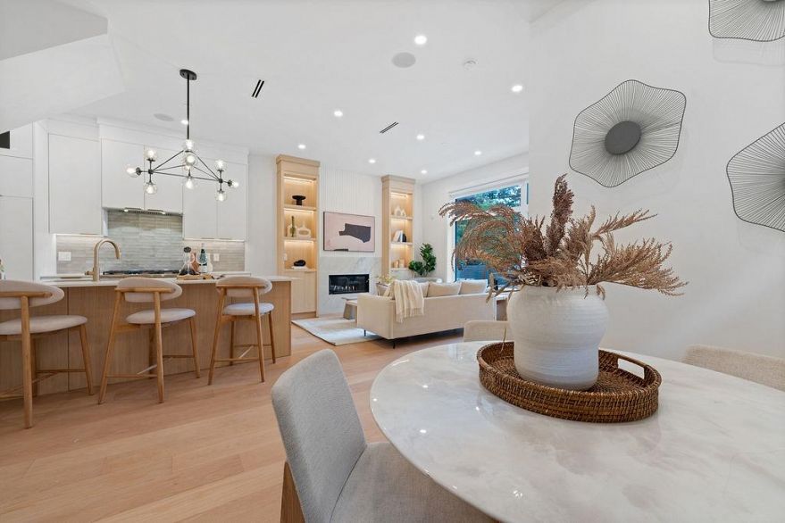 1 5883 Sophia Street