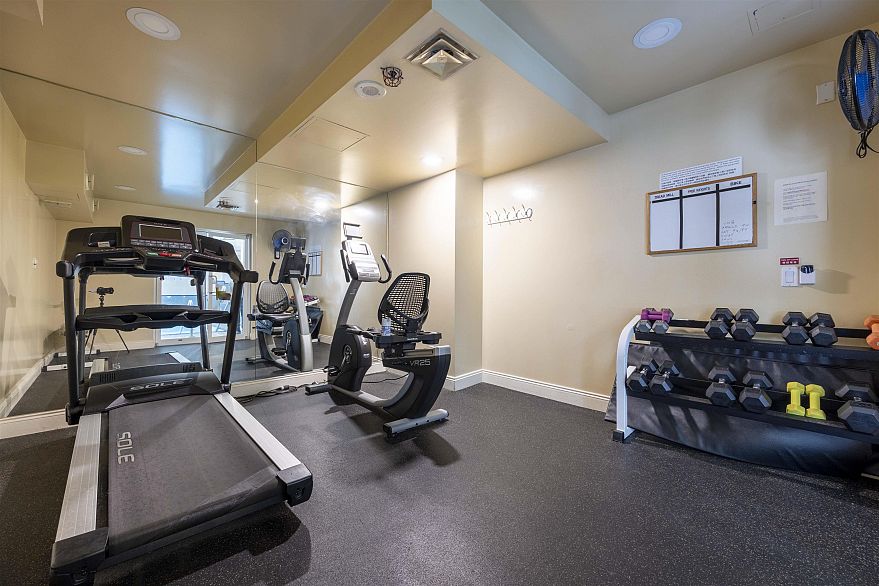 205 638 W 45th Avenue