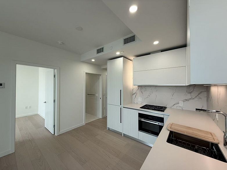 704 8405 GRANVILLE STREET, Vancouver BC V6P 4Z9