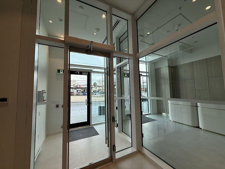 704 8405 GRANVILLE STREET, Vancouver BC V6P 4Z9