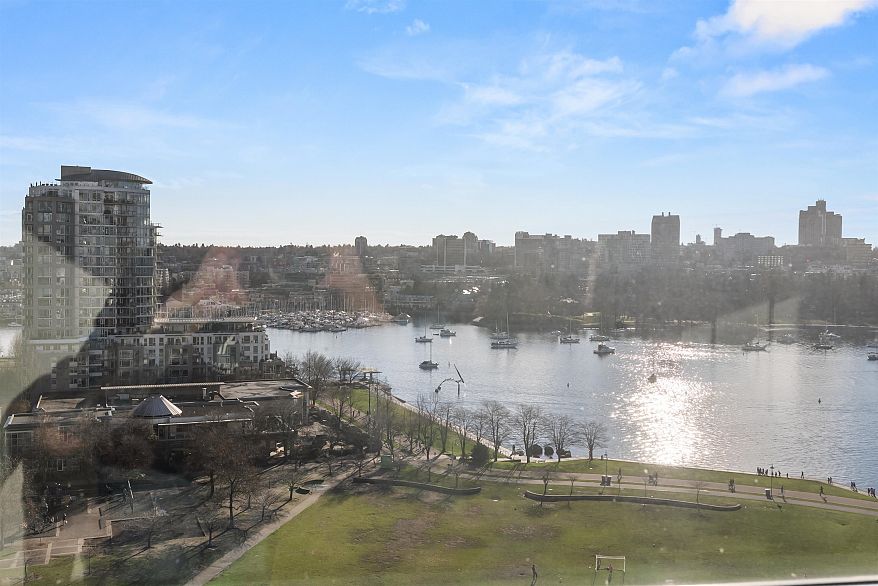 1603 388 Drake Street