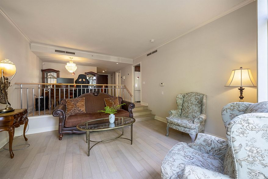 205 638 W 45th Avenue