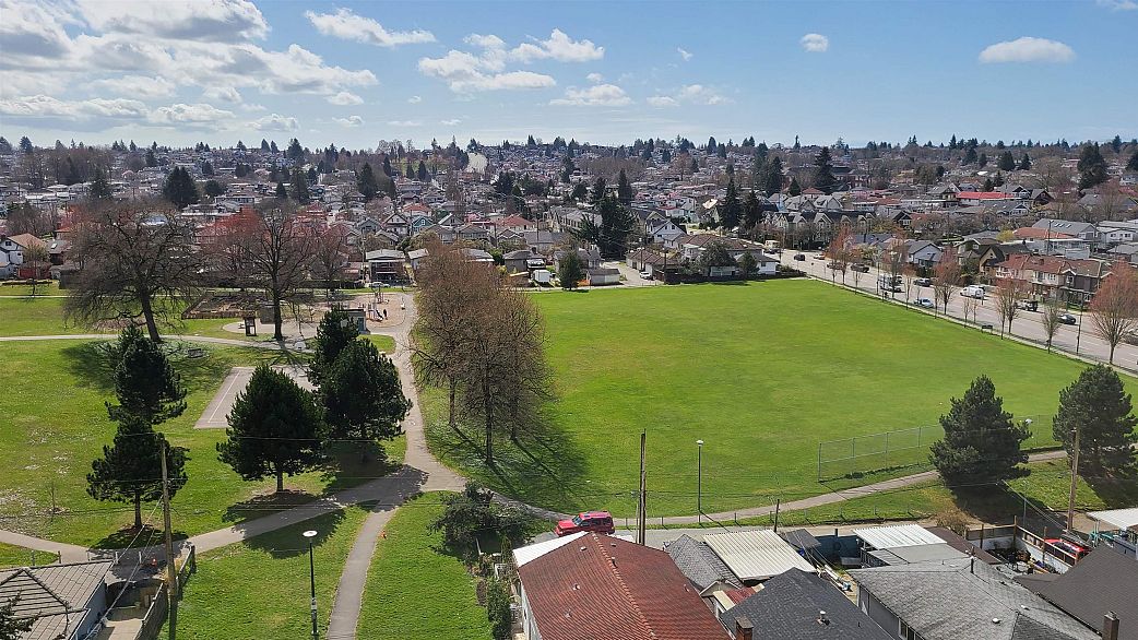 654 1483 E King Edward Avenue