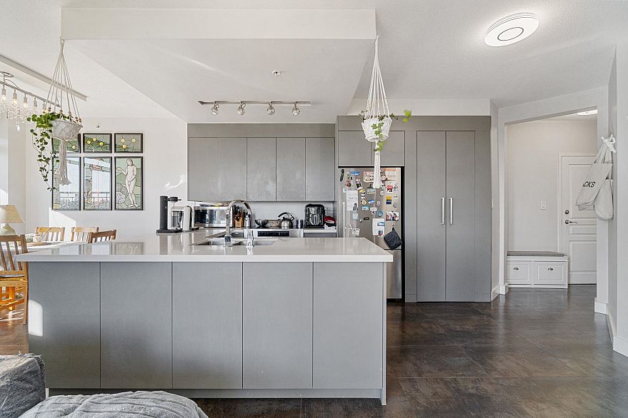 654 1483 E King Edward Avenue