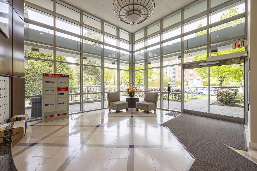 205 638 W 45th Avenue