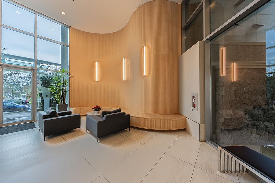 506 583 Beach Crescent