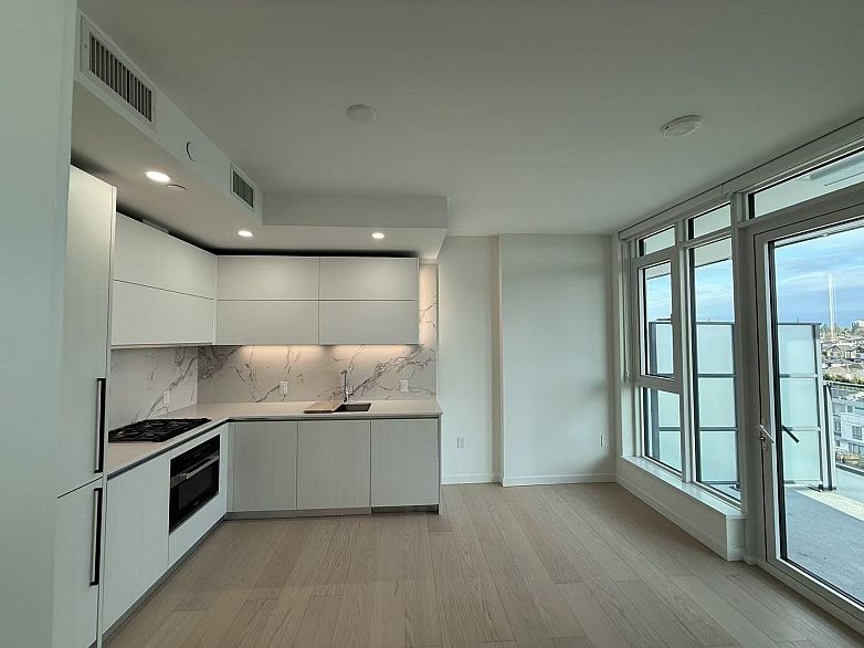 704 8405 GRANVILLE STREET, Vancouver BC V6P 4Z9