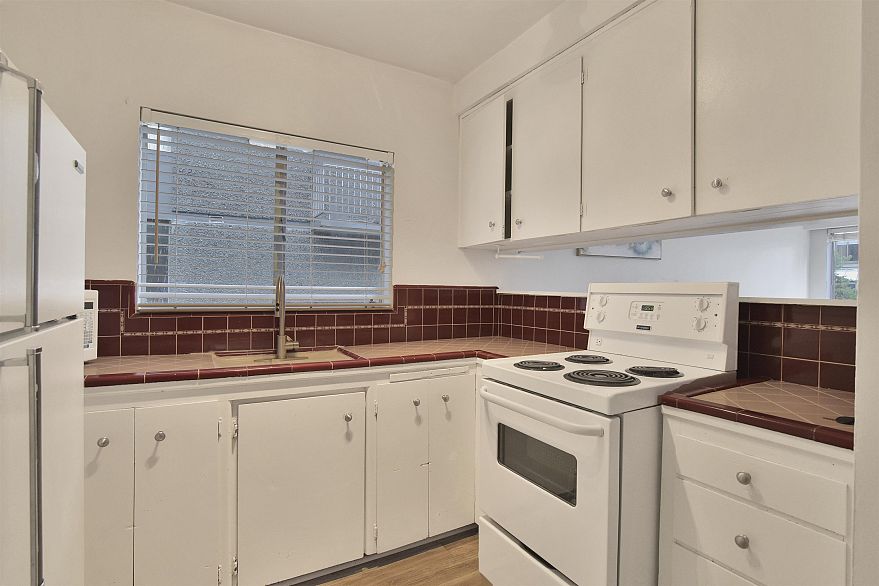 202 1540 HARO STREET, Vancouver BC V6G 1G5