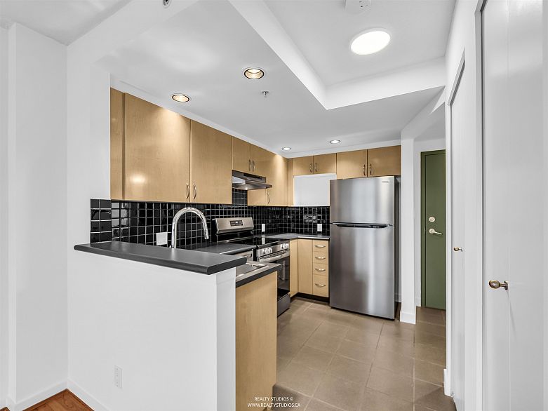 303 1688 Robson Street