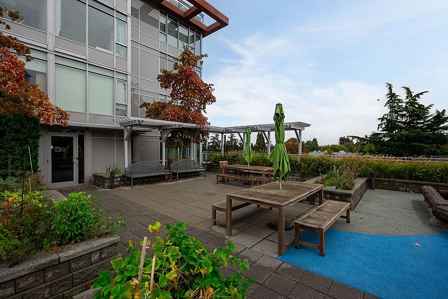 709 2321 Scotia Street