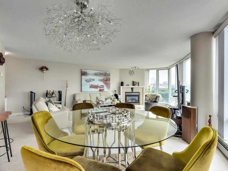 1601 1383 Marinaside Crescent