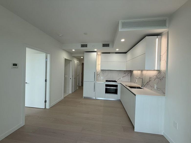 704 8405 GRANVILLE STREET, Vancouver BC V6P 4Z9