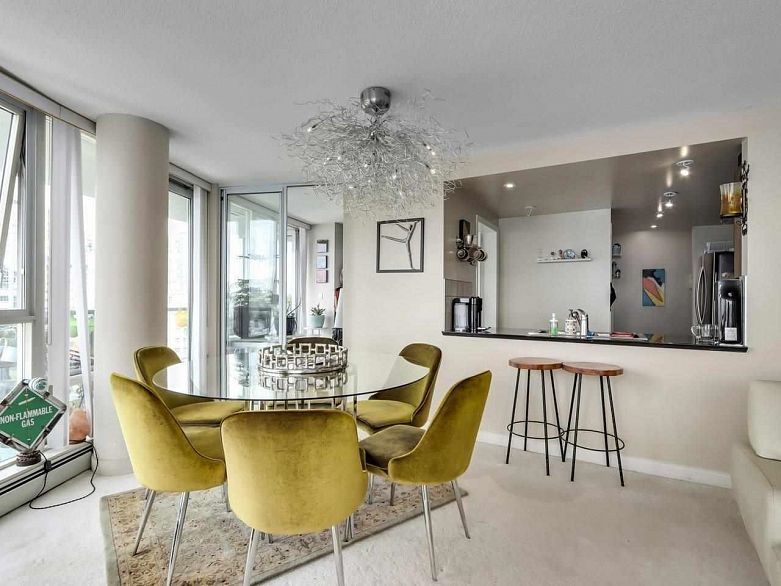 1601 1383 Marinaside Crescent