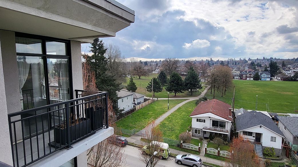 654 1483 E King Edward Avenue