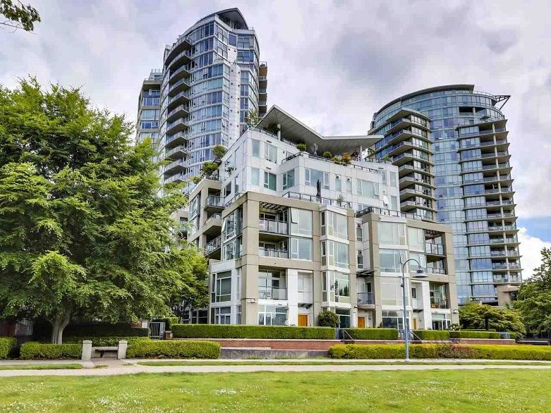 1601 1383 Marinaside Crescent