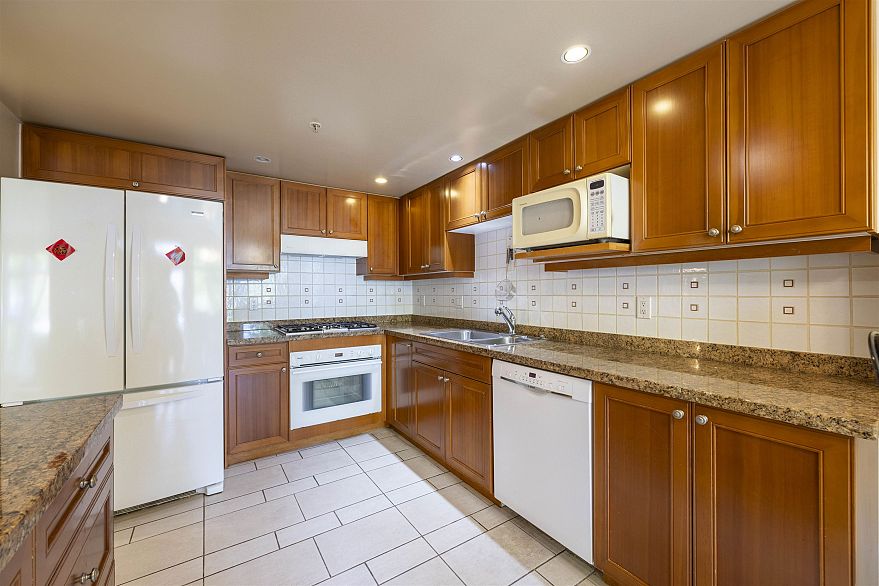 205 638 W 45th Avenue