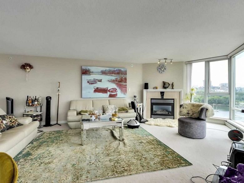 1601 1383 Marinaside Crescent