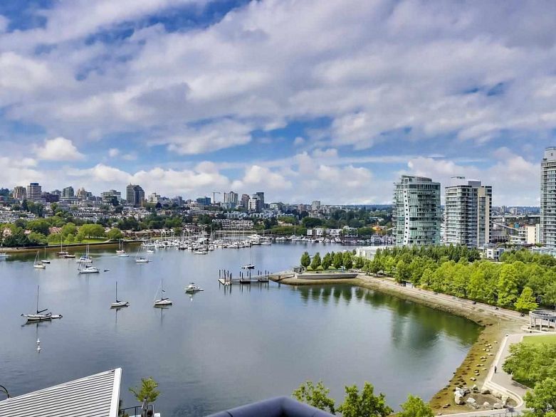 1601 1383 Marinaside Crescent