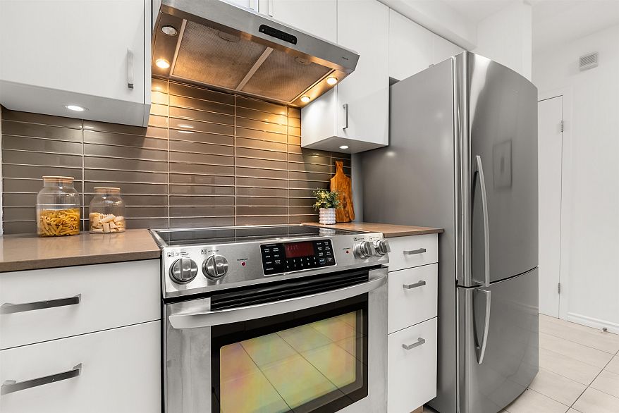 1603 388 Drake Street