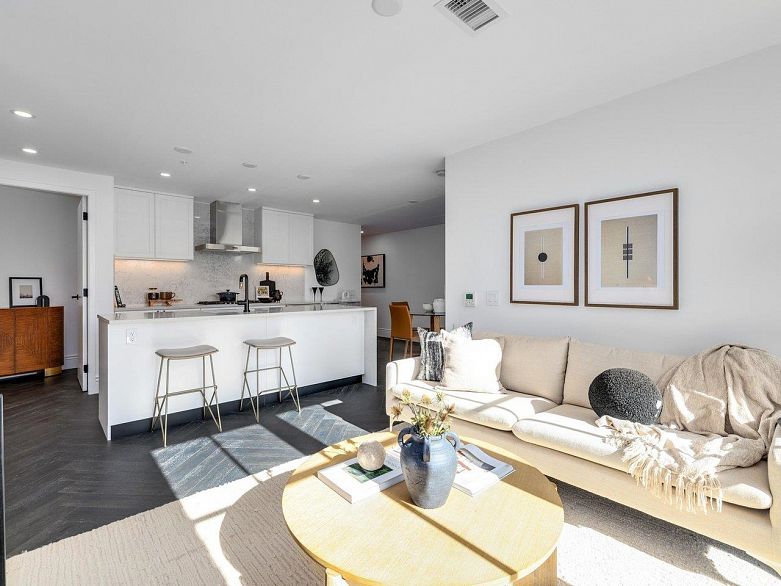 309 2096 W 47th Avenue