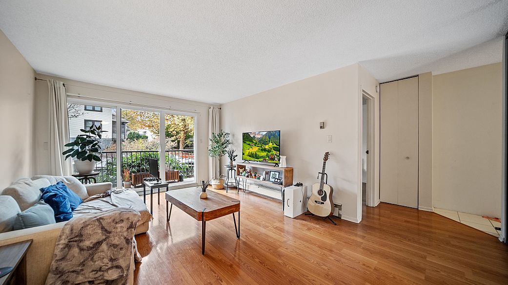 229 2033 Triumph Street