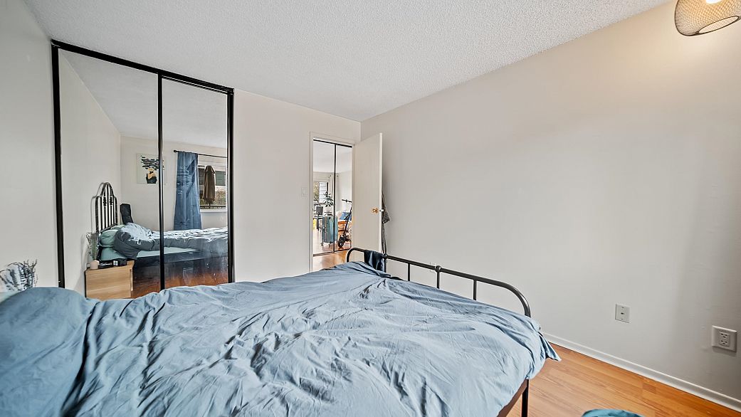 229 2033 Triumph Street