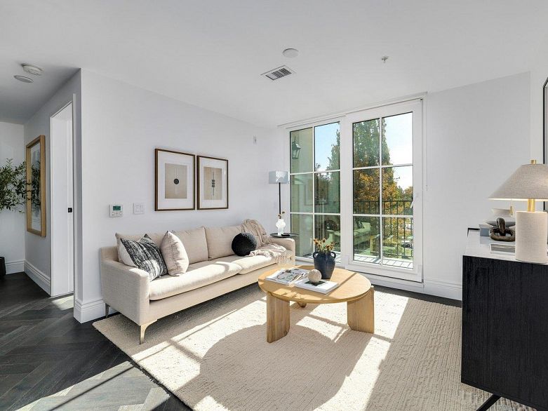 309 2096 W 47th Avenue