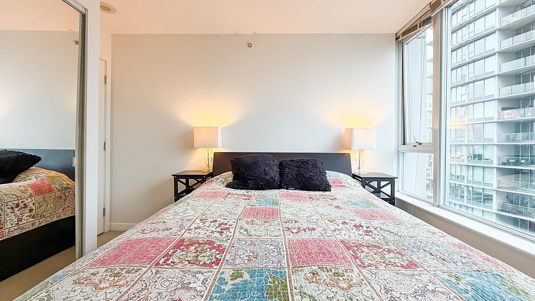 1606 688 Abbott Street