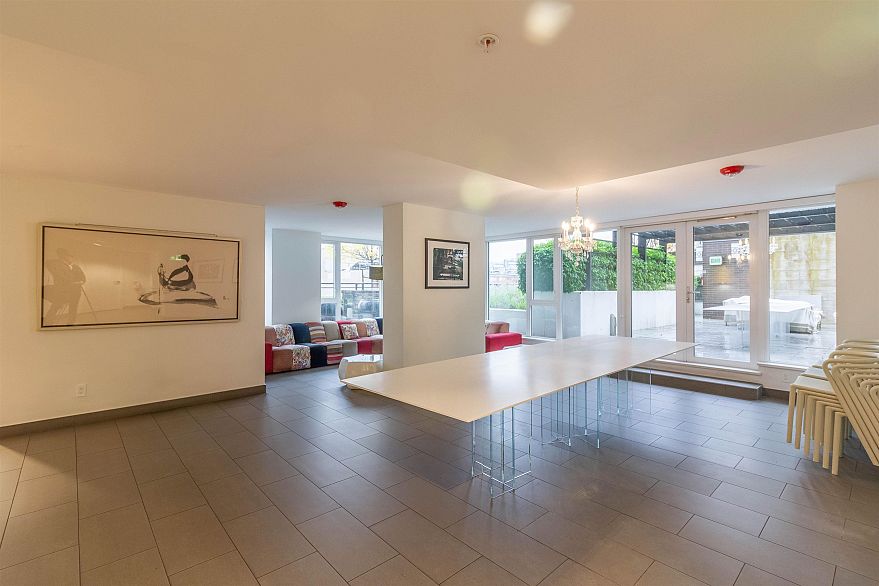 1810 188 Keefer Street