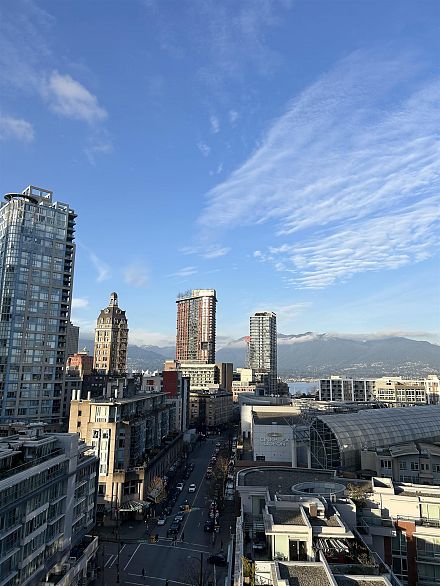 1606 688 Abbott Street