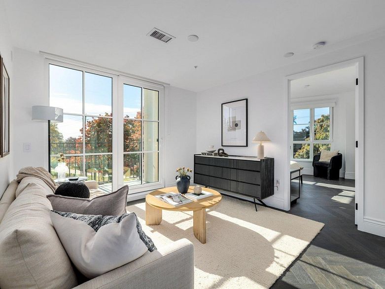 309 2096 W 47th Avenue