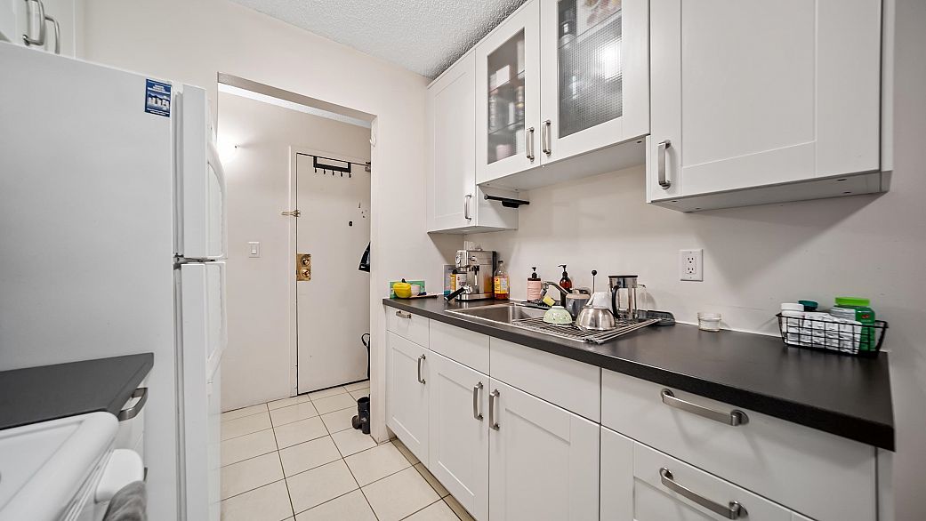 229 2033 Triumph Street