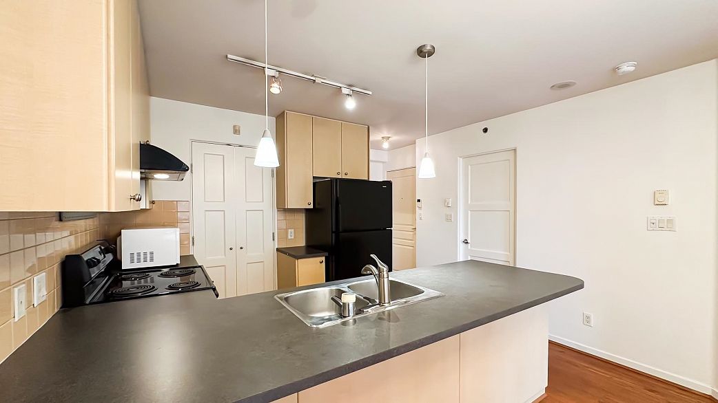 511 819 Hamilton Street