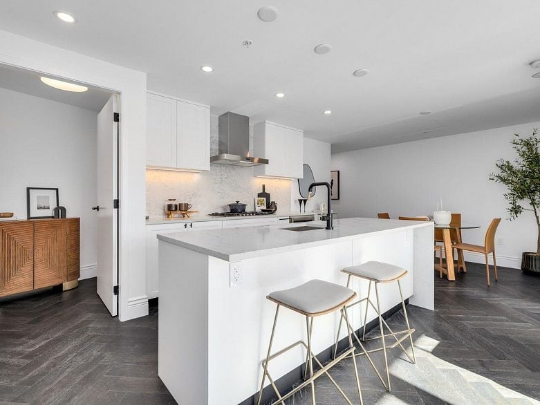 309 2096 W 47th Avenue